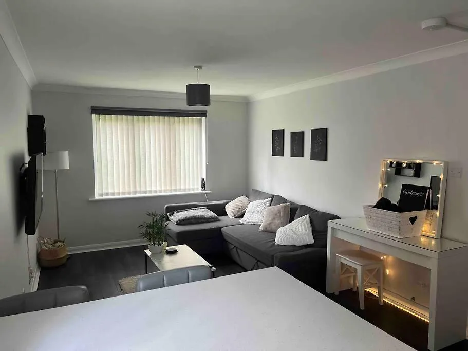 Newly Refurbished Apartment With Private Parking Southampton