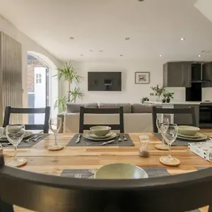 Stunning Two Bed House In City Centre, Southampton