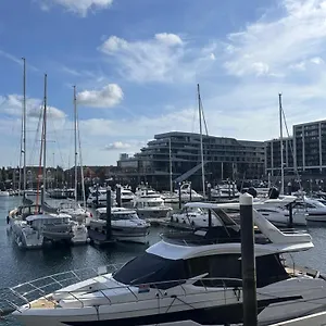 Ocean Village Marina 2 Bedroom With Balcony! Southampton