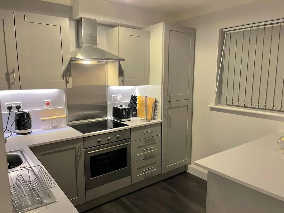 Newly Refurbished Apartment With Private Parking Southampton