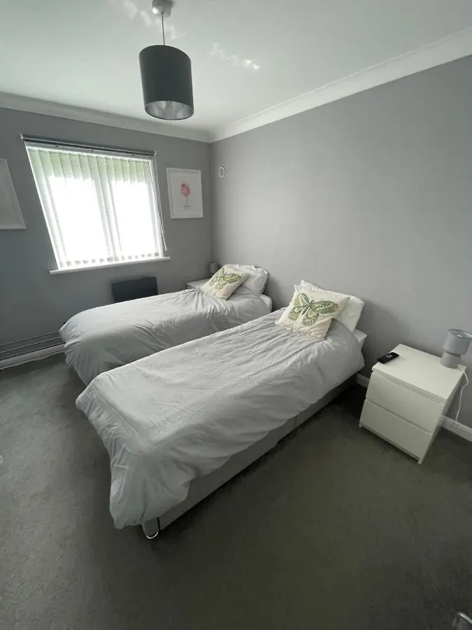 Newly Refurbished Apartment With Private Parking Southampton